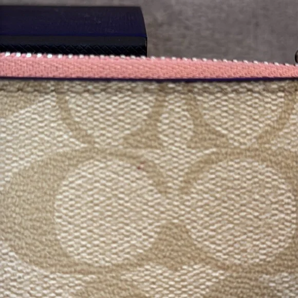 🤎🩷COACH🤎🩷Tan & Salmon Signature Coated Canvas Double Zip Wallet/EUC - Picture 12 of 16